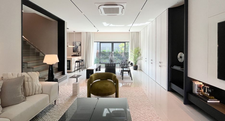 For sale 4 bedrooms house in Taling Chan, Bangkok