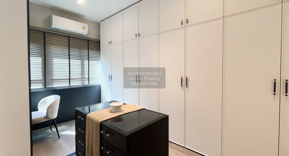 For sale 4 bedrooms house in Taling Chan, Bangkok