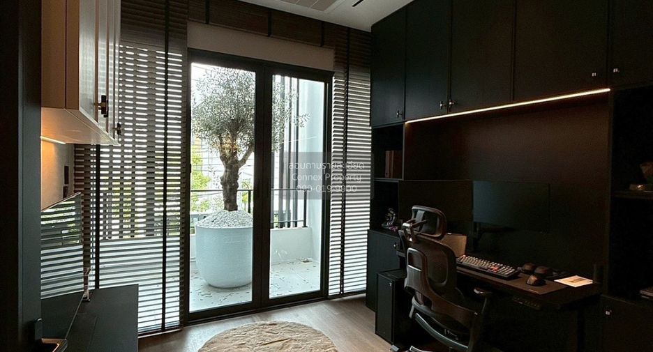 For sale 4 bedrooms house in Taling Chan, Bangkok