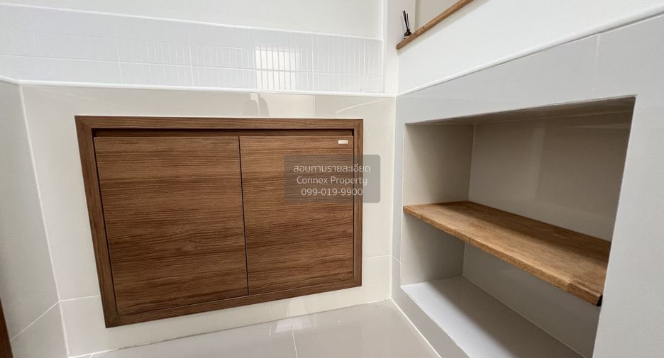 For sale 2 bedrooms townhouse in Bang Khae, Bangkok