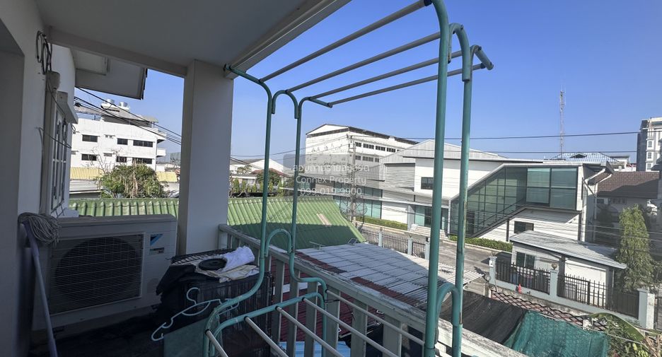 À vendre 4 chambres maison à Bang Na, Bangkok
