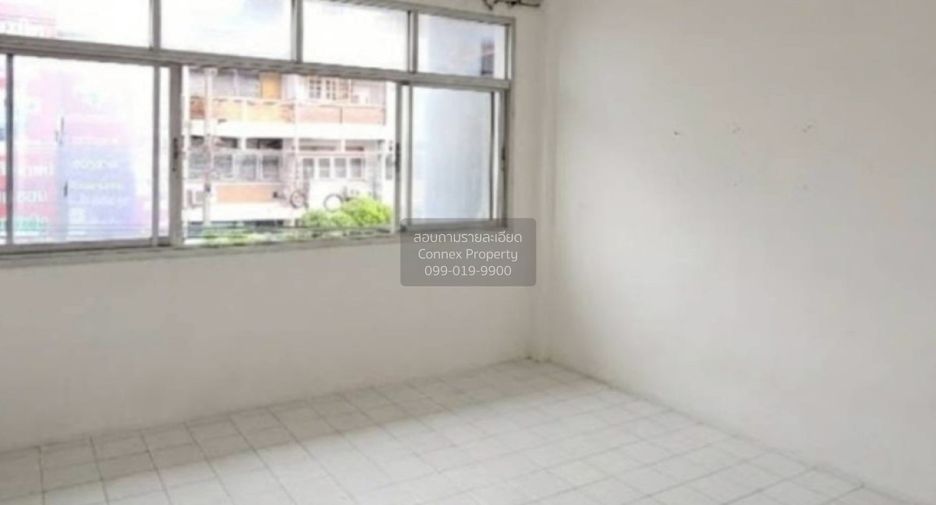 For sale 4 bedrooms retail Space in Lat Phrao, Bangkok