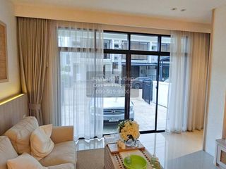Casa adosada en venta de 3 habitaciones en Lat Krabang, Bangkok
