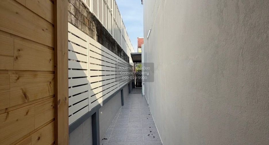 For sale 3 bedrooms townhouse in Nong Khaem, Bangkok