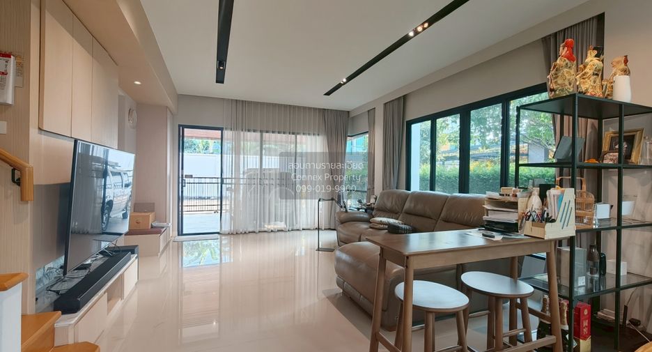For sale 4 bedrooms house in Bang Kapi, Bangkok