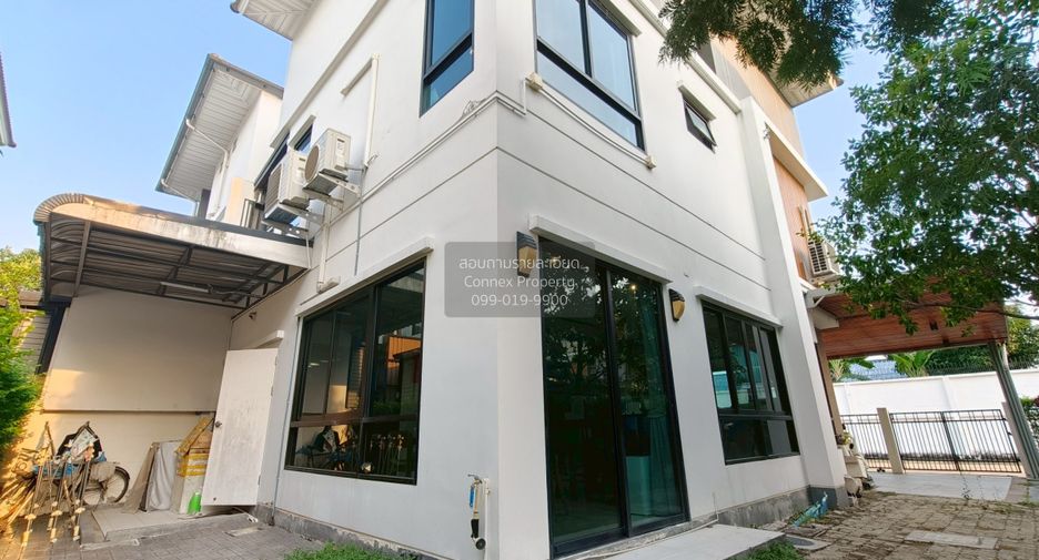 For sale 4 bedrooms house in Bang Kapi, Bangkok
