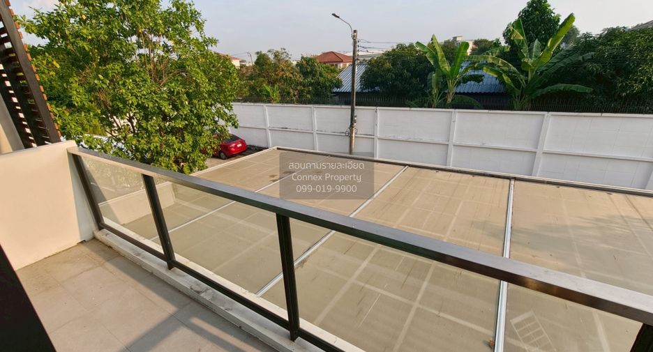 For sale 4 bedrooms house in Bang Kapi, Bangkok