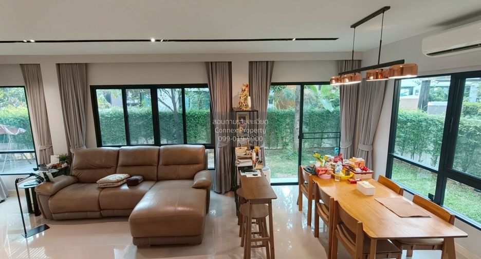 For sale 4 bedrooms house in Bang Kapi, Bangkok
