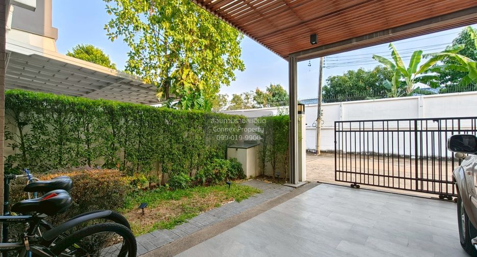 For sale 4 bedrooms house in Bang Kapi, Bangkok