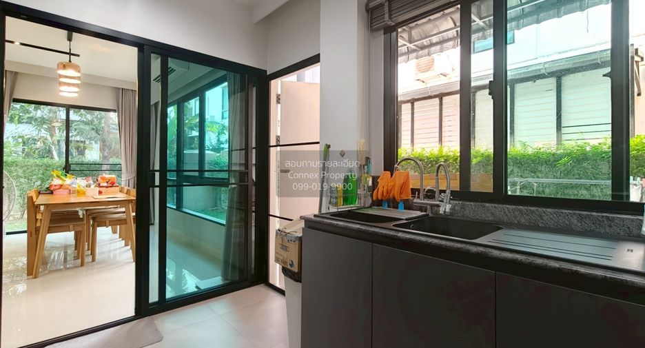 For sale 4 bedrooms house in Bang Kapi, Bangkok