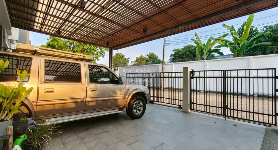 For sale 4 bedrooms house in Bang Kapi, Bangkok