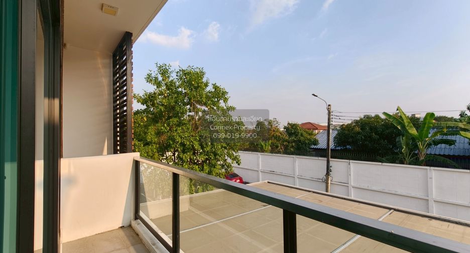 For sale 4 bedrooms house in Bang Kapi, Bangkok