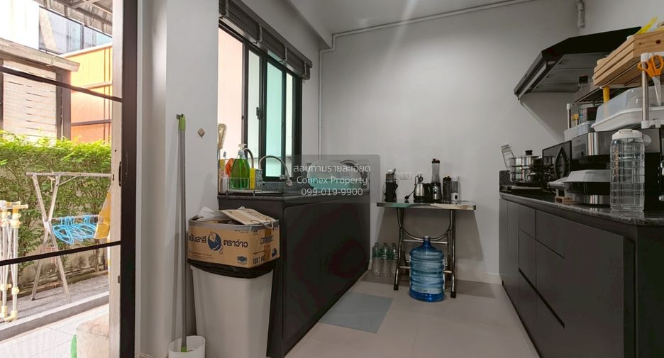For sale 4 bedrooms house in Bang Kapi, Bangkok
