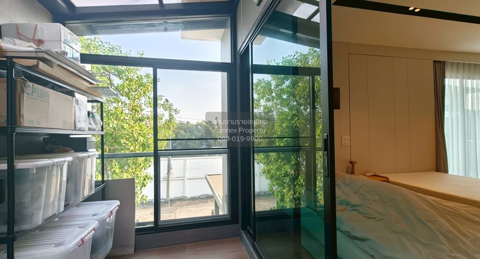 For sale 4 bedrooms house in Bang Kapi, Bangkok