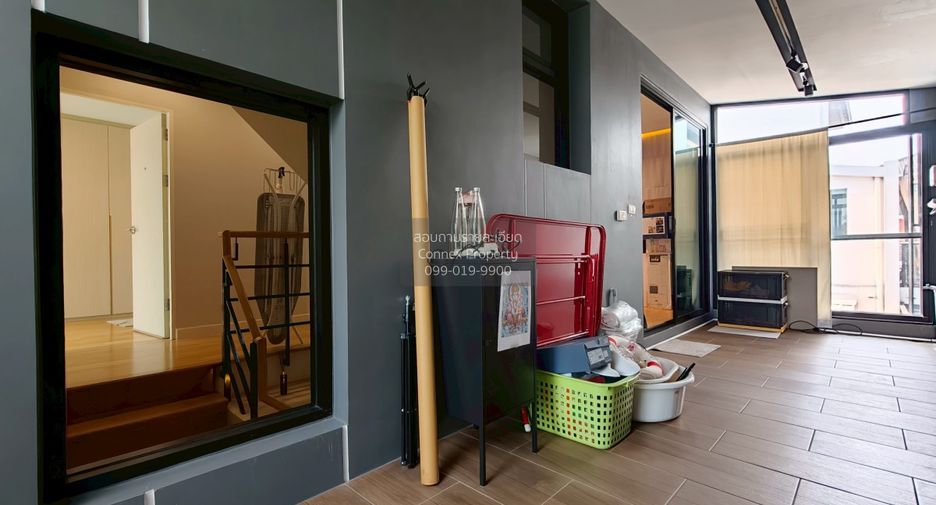 For sale 4 bedrooms house in Bang Kapi, Bangkok