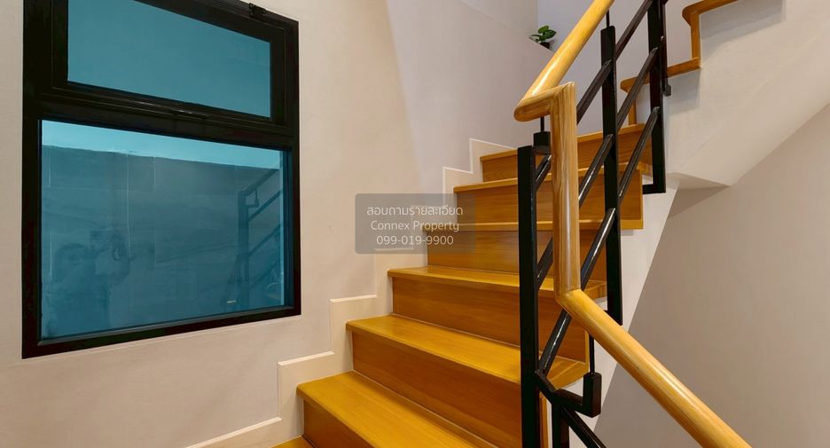 For sale 4 bedrooms house in Bang Kapi, Bangkok