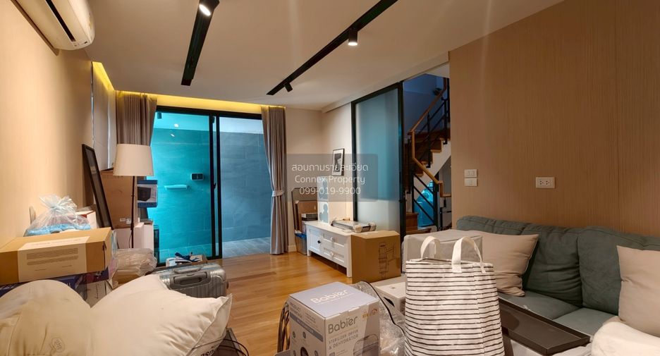 For sale 4 bedrooms house in Bang Kapi, Bangkok