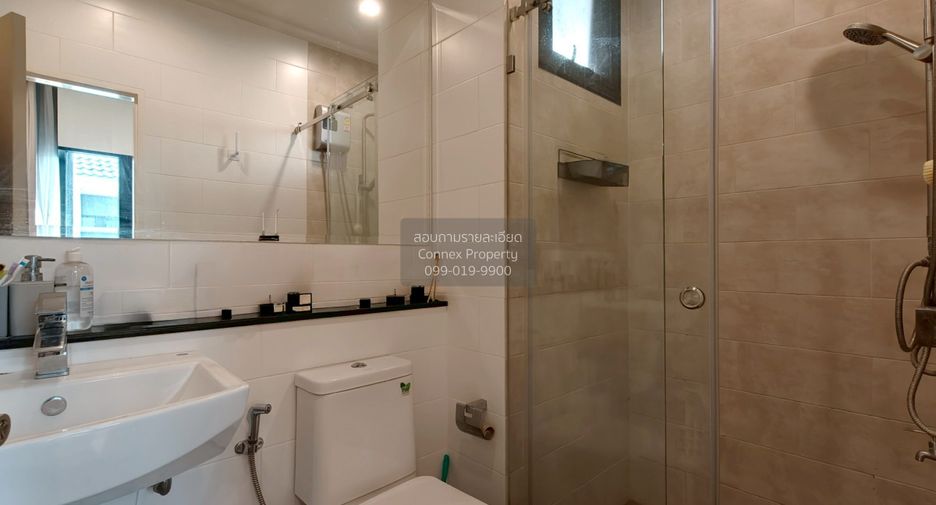 For sale 4 bedrooms house in Bang Kapi, Bangkok