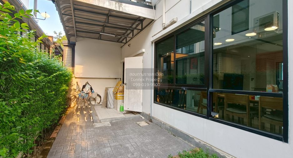 For sale 4 bedrooms house in Bang Kapi, Bangkok