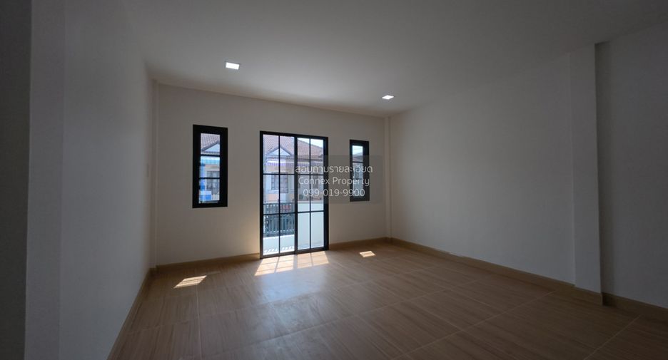 For sale 2 bedrooms townhouse in Khlong Sam Wa, Bangkok