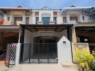 出售 2 卧室 联排别墅 在 Khlong Sam Wa, 曼谷