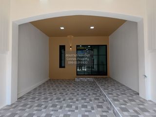 出售 2 卧室 联排别墅 在 Khlong Sam Wa, 曼谷