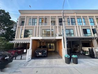 Reihenhaus zum Kauf mit 3 Zimmer in Saphan Sung, Bangkok