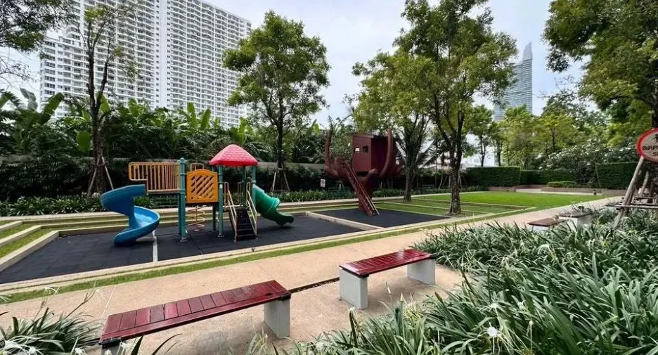 For rent 4 bedrooms condo in Bang Kho Laem, Bangkok