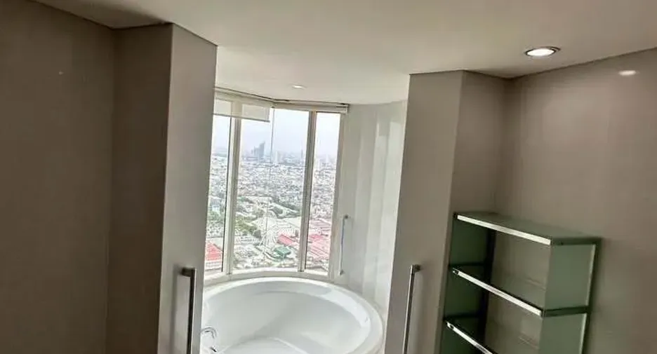For rent 4 bedrooms condo in Bang Kho Laem, Bangkok