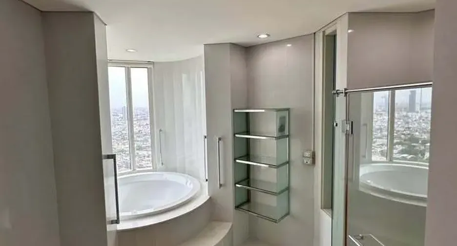 For rent 4 bedrooms condo in Bang Kho Laem, Bangkok