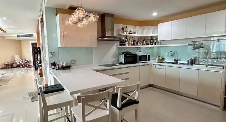For rent 4 bedrooms condo in Bang Kho Laem, Bangkok