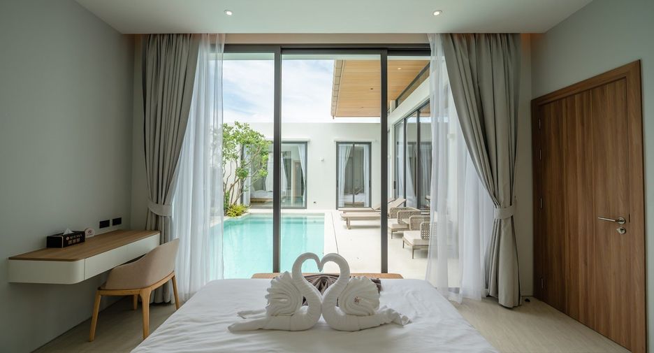 For rent 4 bedrooms villa in Mueang Phuket, Phuket
