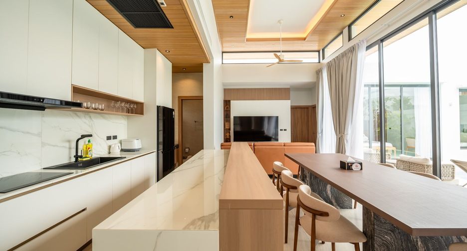 For rent 4 bedrooms villa in Mueang Phuket, Phuket