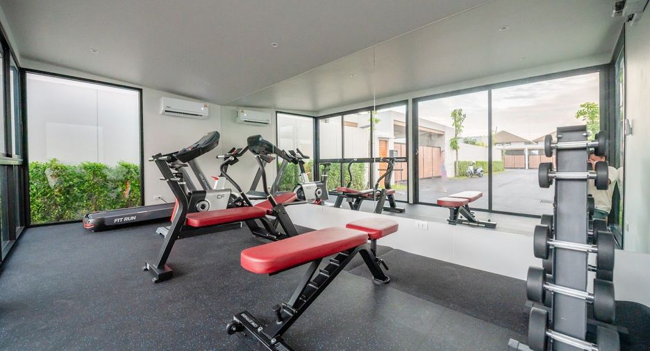 For rent 4 bedrooms villa in Mueang Phuket, Phuket
