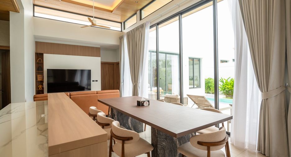For rent 4 bedrooms villa in Mueang Phuket, Phuket