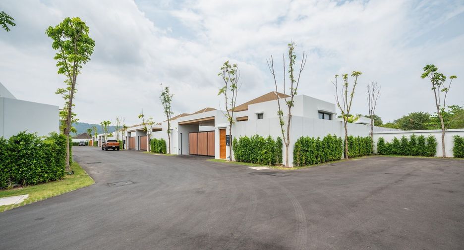 For rent 4 bedrooms villa in Mueang Phuket, Phuket