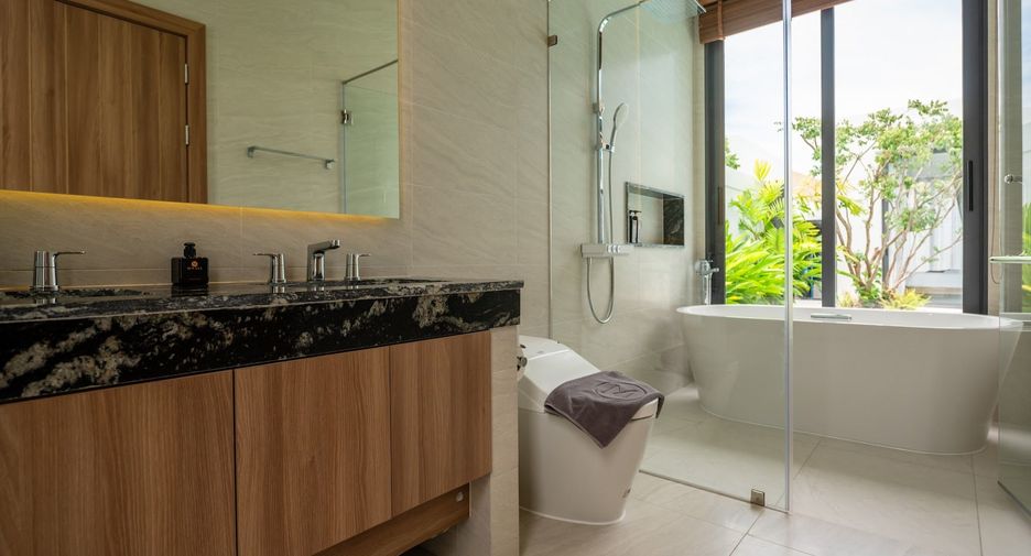 For rent 4 bedrooms villa in Mueang Phuket, Phuket
