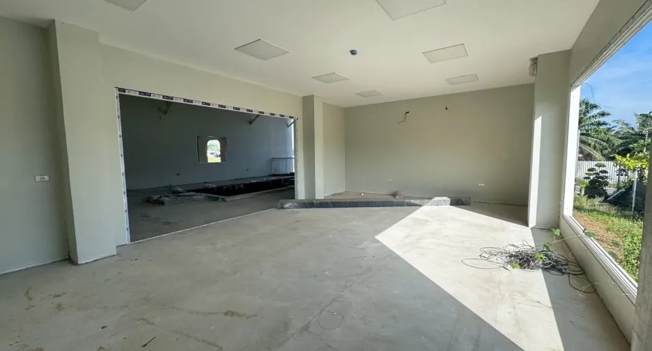 For rent 3 bedrooms retail Space in Thalang, Phuket