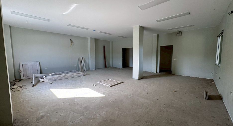 For rent 3 bedrooms retail Space in Thalang, Phuket