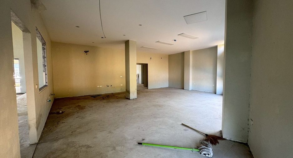 For rent 3 bedrooms retail Space in Thalang, Phuket