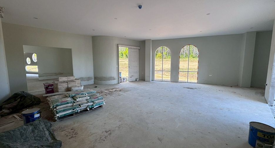 For rent 3 bedrooms retail Space in Thalang, Phuket