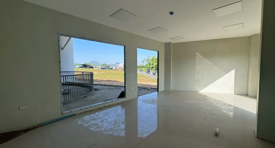 For rent 3 bedrooms retail Space in Thalang, Phuket