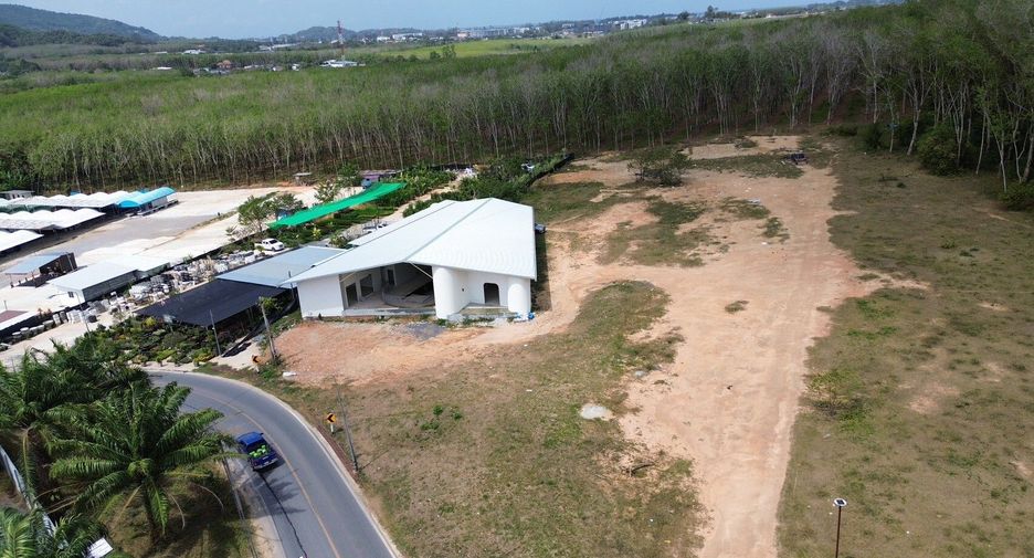For rent 3 bedrooms retail Space in Thalang, Phuket
