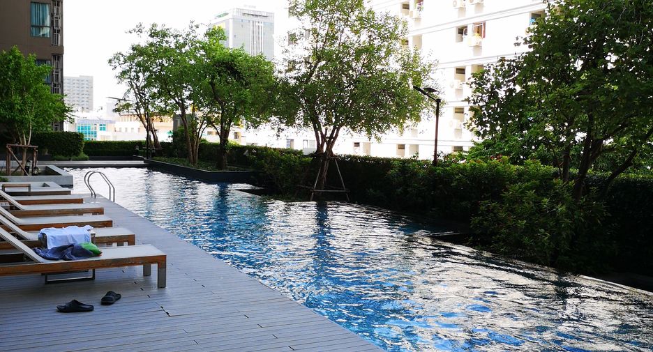 À vendre 2 chambres condo à Huai Khwang, Bangkok