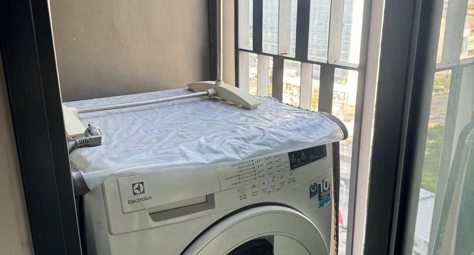 À vendre 2 chambres condo à Huai Khwang, Bangkok