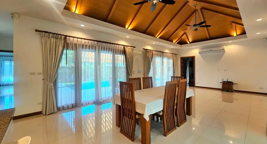 For sale 4 bedrooms villa in Hua Hin, Prachuap Khiri Khan