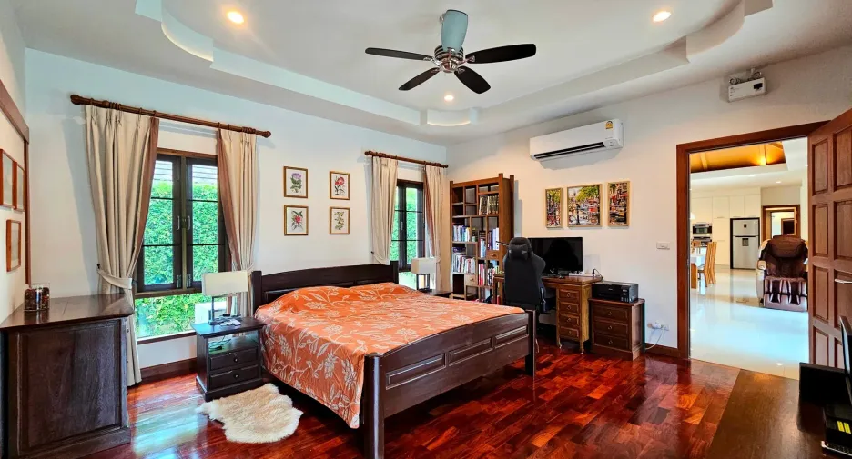 For sale 4 bedrooms villa in Hua Hin, Prachuap Khiri Khan