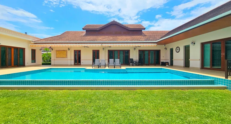 For sale 4 bedrooms villa in Hua Hin, Prachuap Khiri Khan