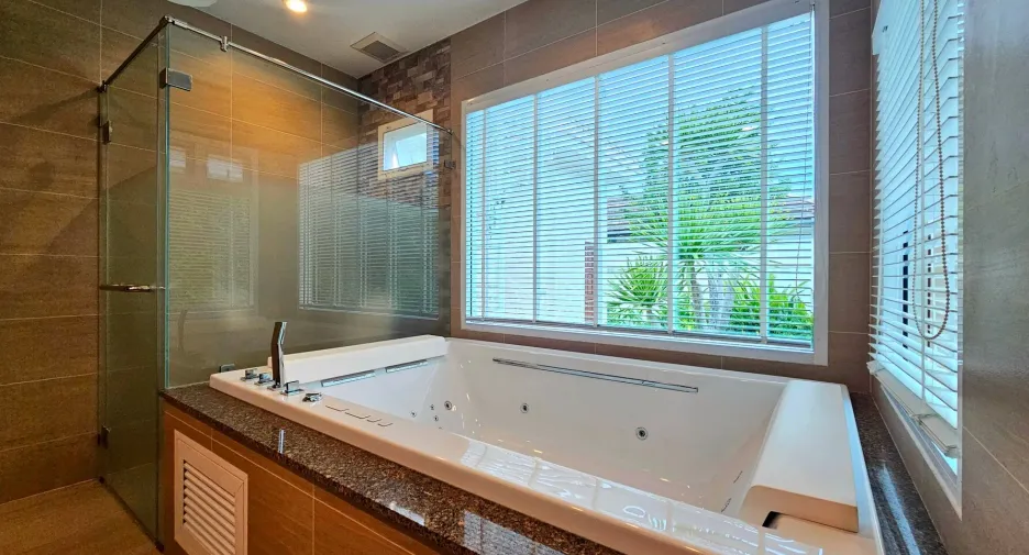 For sale 4 bedrooms villa in Hua Hin, Prachuap Khiri Khan