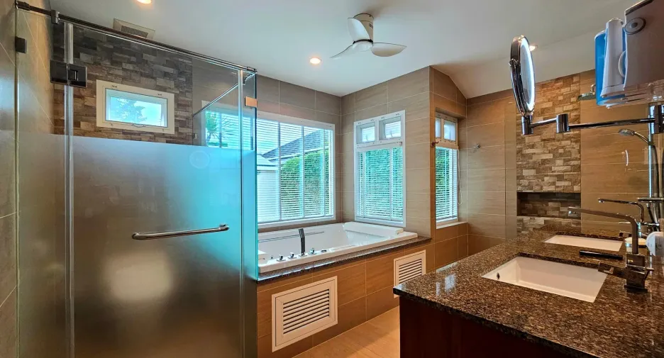 For sale 4 bedrooms villa in Hua Hin, Prachuap Khiri Khan
